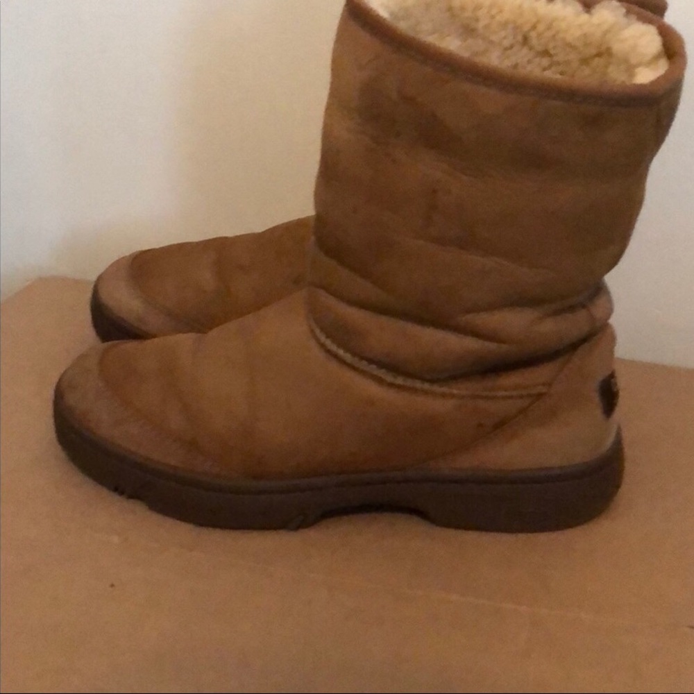 UGGS - Picture 6 of 8